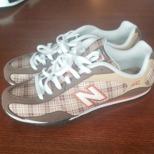 New Balance Womens 8.5 Plaid